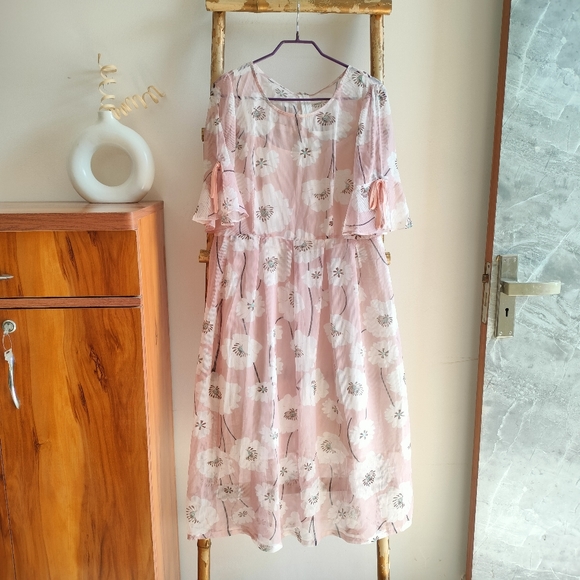 No Tags Dresses & Skirts - Elegant Floral Dress